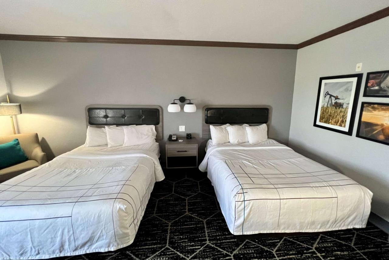 Deluxe Queen Room with Two Queen Beds,1404677141:JPEG